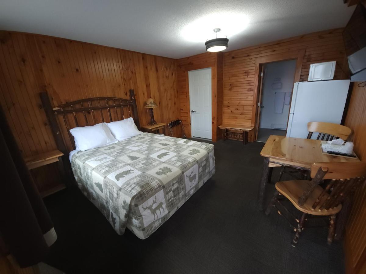 Outdoorsman Motel واوا المظهر الخارجي الصورة