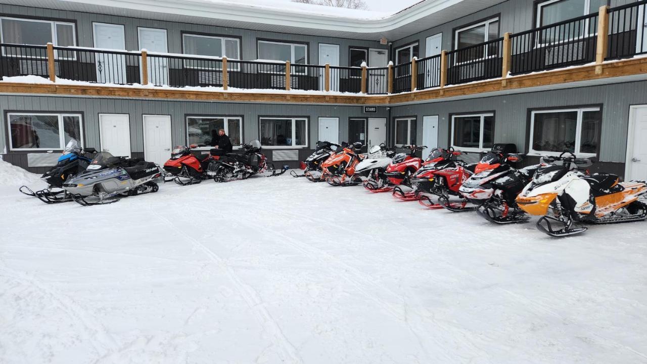 Outdoorsman Motel واوا المظهر الخارجي الصورة